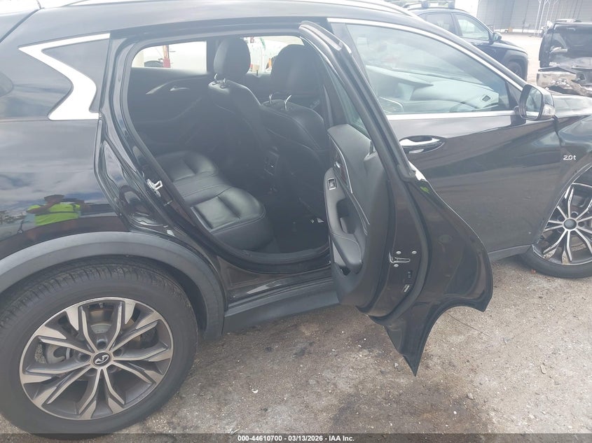 2017 Infiniti Qx30 VIN SJKCH5CR8HA034381 IAAI salvage auction — RIGHT FRONT, Salvage Title, sold $3,200 on 2026-07-09 (photo 8)