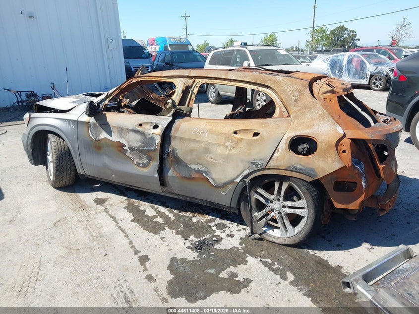 2015 Mercedes-benz Gla-klasse VIN WDCTG4GB9FJ163976 IAAI salvage auction — TOTAL BURN, Non-Repairable (California), sold $100 on 2026-07-16 (photo 3)