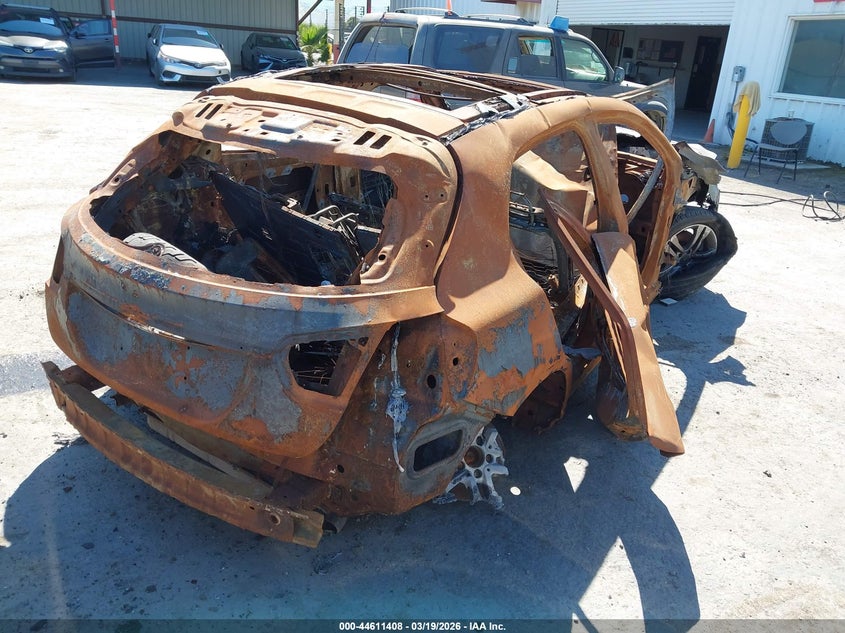 2015 Mercedes-benz Gla-klasse VIN WDCTG4GB9FJ163976 IAAI salvage auction — TOTAL BURN, Non-Repairable (California), sold $100 on 2026-07-16 (photo 4)