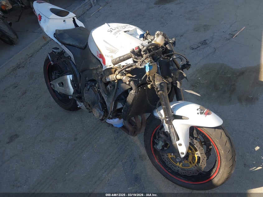 2011 Honda Cbr VIN JH2PC4068BK400050 IAAI salvage auction — THEFT, Salvage (California), sold $1,725 on 2026-07-22 (photo 1)
