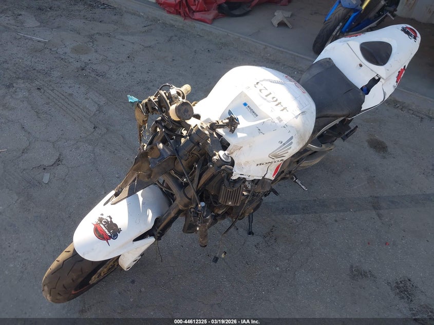 2011 Honda Cbr VIN JH2PC4068BK400050 IAAI salvage auction — THEFT, Salvage (California), sold $1,725 on 2026-07-22 (photo 2)
