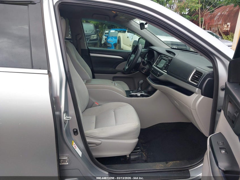 2017 Toyota Highlander VIN 5TDZZRFH5HS196993 IAAI salvage auction — LEFT FRONT, Clear (Hawaii), sold $5,025 on 2026-07-21 (photo 5)