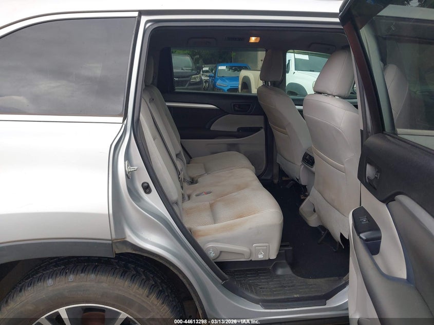 2017 Toyota Highlander VIN 5TDZZRFH5HS196993 IAAI salvage auction — LEFT FRONT, Clear (Hawaii), sold $5,025 on 2026-07-21 (photo 8)