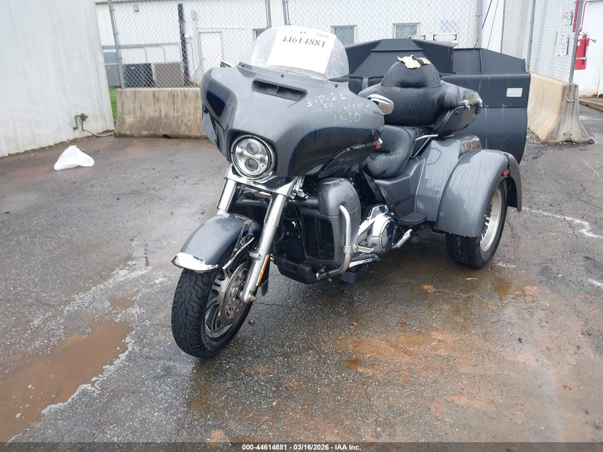 2021 Harley-davidson Tri glide ultra VIN 1HD1MAF13MB851975 IAAI salvage auction — REAR END, Salvage Title, sold $10,600 on 2026-07-16 (photo 2)