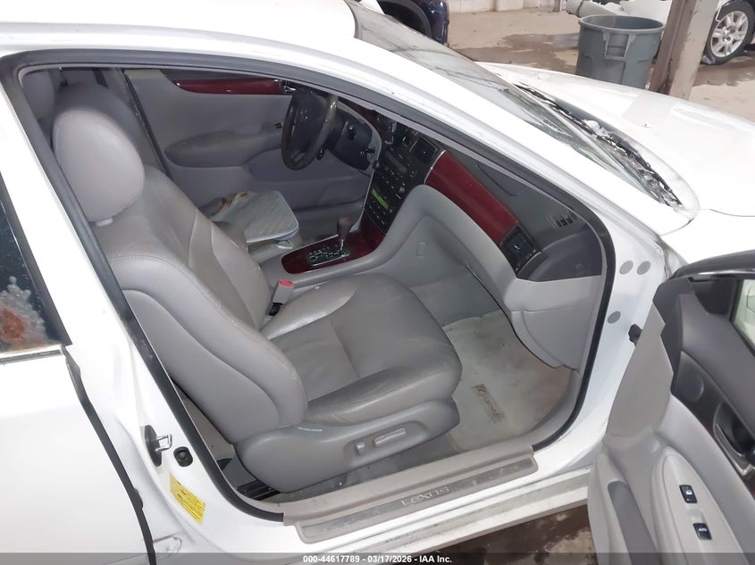 2002 Lexus ES VIN JTHBF30G020029053 IAAI salvage auction — NORMAL WEAR, Clear (Hawaii), sold $500 on 2026-07-24 (photo 5)