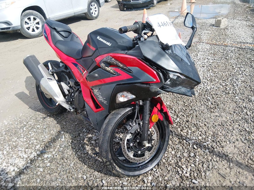 2025 Kawasaki Ninja VIN ML5EXGG12SDA43188 IAAI salvage auction — RIGHT FRONT, Salvage Title, sold $700 on 2026-07-14 (photo 1)
