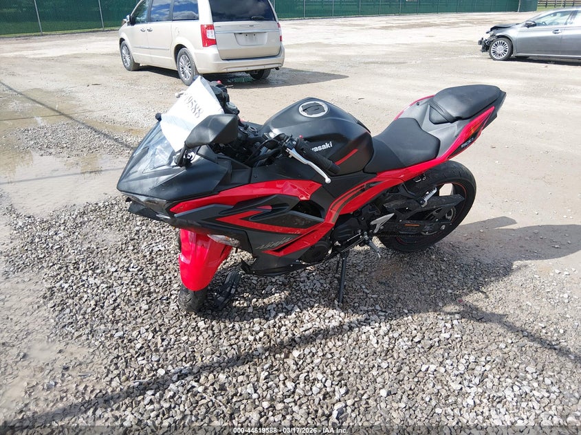 2025 Kawasaki Ninja VIN ML5EXGG12SDA43188 IAAI salvage auction — RIGHT FRONT, Salvage Title, sold $700 on 2026-07-14 (photo 2)