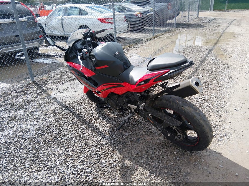 2025 Kawasaki Ninja VIN ML5EXGG12SDA43188 IAAI salvage auction — RIGHT FRONT, Salvage Title, sold $700 on 2026-07-14 (photo 3)