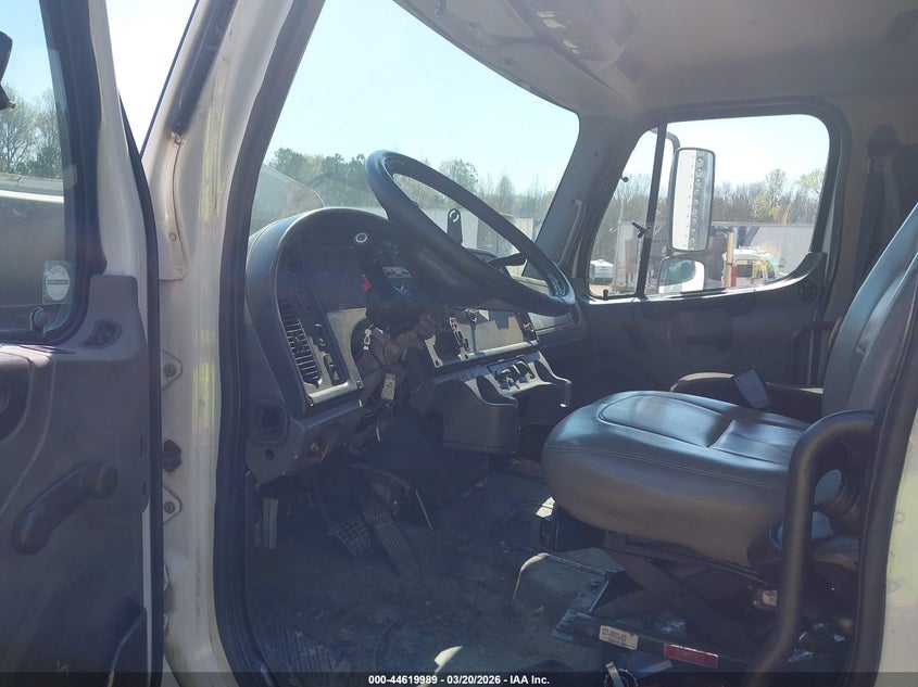 2005 Freightliner M2 106 VIN 1FVACWDC35HV02257 IAAI salvage auction — FRONT & REAR, Salvage (Georgia), sold $1,325 on 2026-07-22 (photo 6)