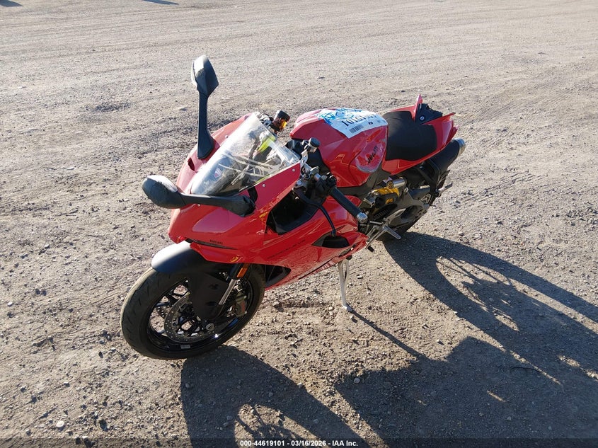 2026 Ducati Panigale VIN ZDMHAU8TXTB003359 IAAI salvage auction — REAR END, Salvage Title, sold $5,450 on 2026-08-10 (photo 2)