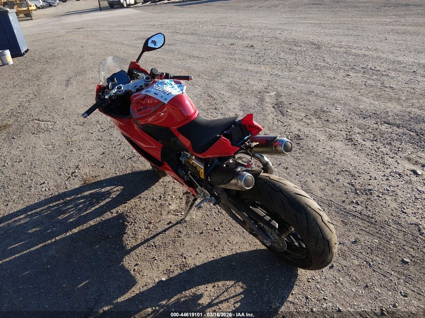 2026 Ducati Panigale VIN ZDMHAU8TXTB003359 IAAI salvage auction — REAR END, Salvage Title, sold $5,450 on 2026-08-10 (photo 3)