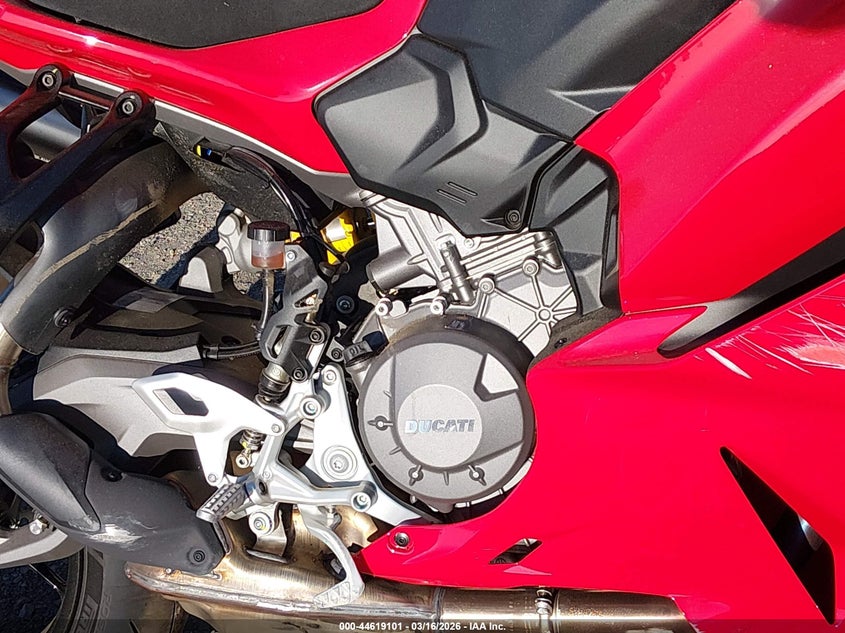 2026 Ducati Panigale VIN ZDMHAU8TXTB003359 IAAI salvage auction — REAR END, Salvage Title, sold $5,450 on 2026-08-10 (photo 8)