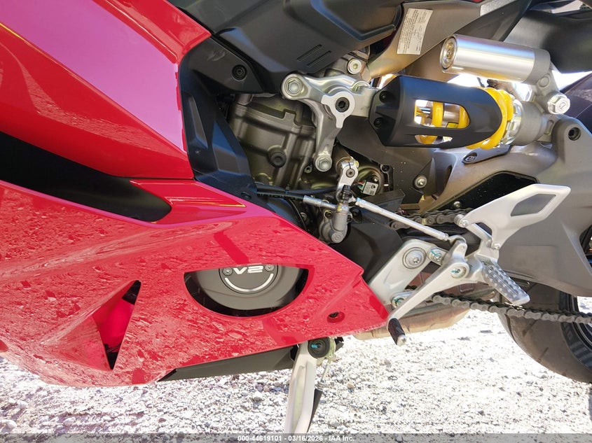 2026 Ducati Panigale VIN ZDMHAU8TXTB003359 IAAI salvage auction — REAR END, Salvage Title, sold $5,450 on 2026-08-10 (photo 9)