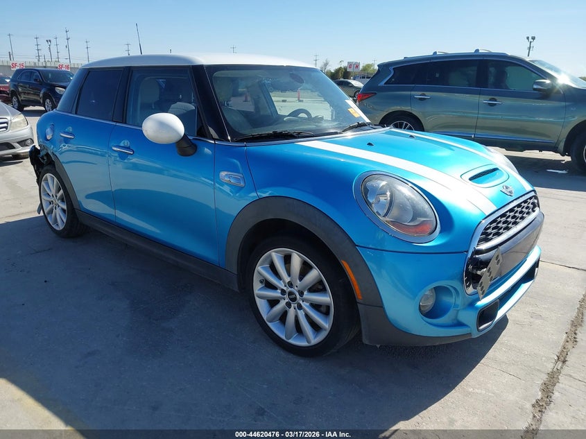 2016 Mini Hard top VIN WMWXU3C5XG2D28780 IAAI salvage auction — REAR END, Salvage Title, sold $2,175 on 2026-08-31 (photo 1)