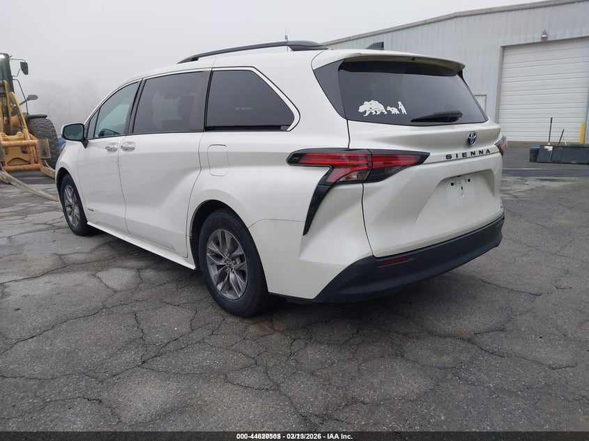2021 Toyota Sienna VIN 5TDYRKEC4MS046800 IAAI salvage auction — FRONT END, Salvage (North Carolina), sold $18,100 on 2026-07-10 (photo 3)