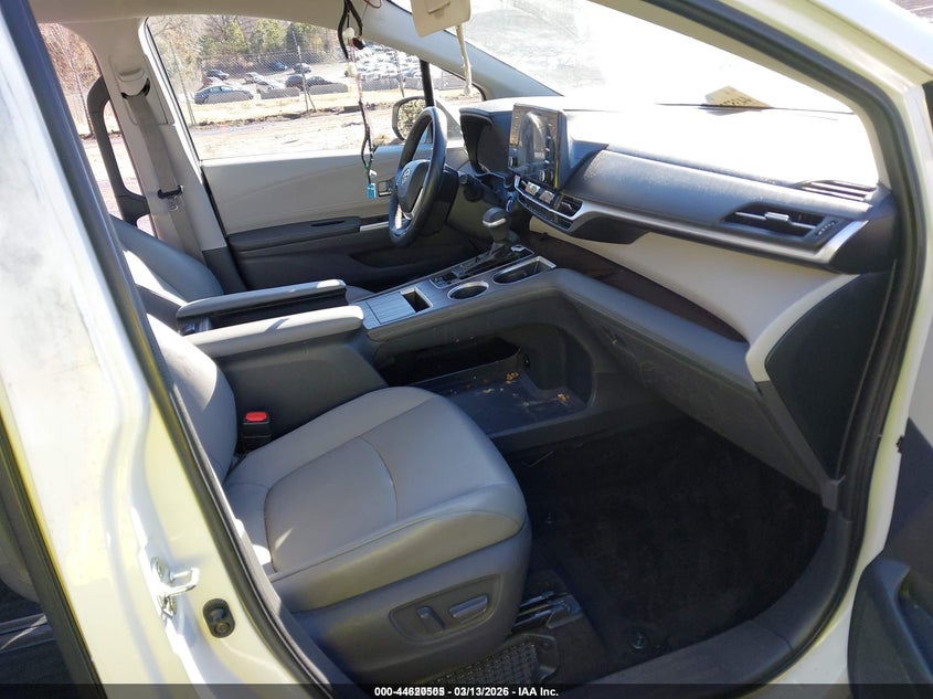 2021 Toyota Sienna VIN 5TDYRKEC4MS046800 IAAI salvage auction — FRONT END, Salvage (North Carolina), sold $18,100 on 2026-07-10 (photo 5)