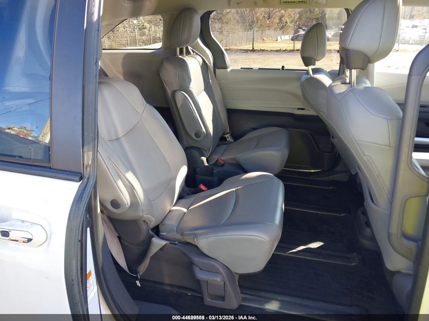 2021 Toyota Sienna VIN 5TDYRKEC4MS046800 IAAI salvage auction — FRONT END, Salvage (North Carolina), sold $18,100 on 2026-07-10 (photo 8)