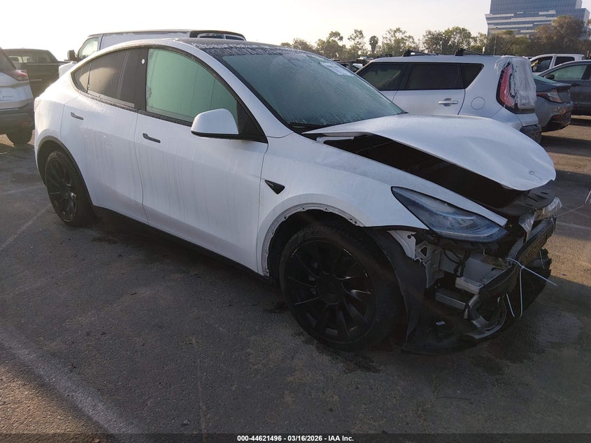 2022 Tesla Model y VIN 7SAYGDEE3NF386189 IAAI salvage auction — FRONT END, Salvage Title, sold $5,800 on 2026-07-09 (photo 1)