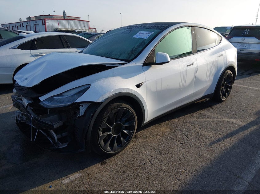 2022 Tesla Model y VIN 7SAYGDEE3NF386189 IAAI salvage auction — FRONT END, Salvage Title, sold $5,800 on 2026-07-09 (photo 2)