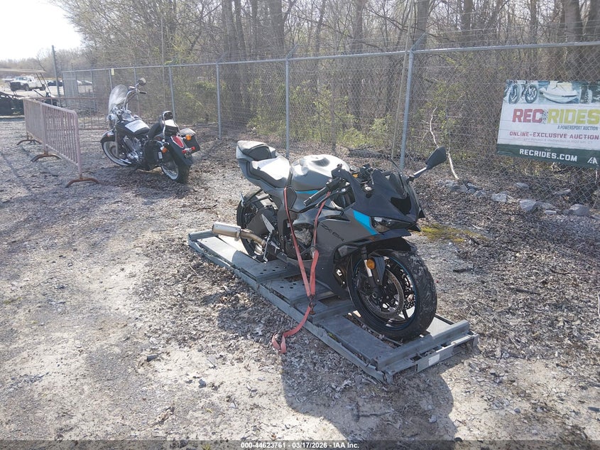2025 Kawasaki Zx VIN JKBZXJK19SA010253 IAAI salvage auction — RIGHT SIDE, Salvage Title, sold $3,650 on 2026-07-21 (photo 1)