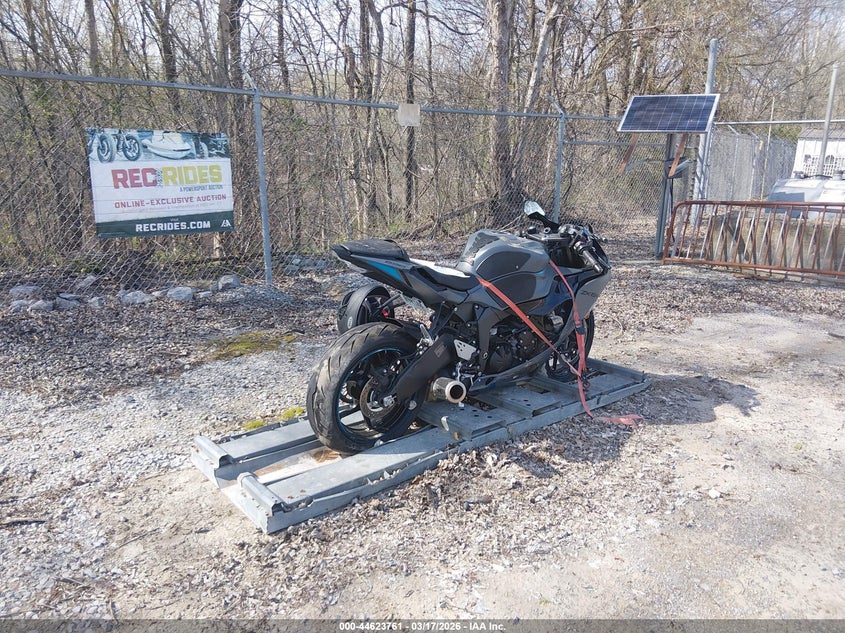 2025 Kawasaki Zx VIN JKBZXJK19SA010253 IAAI salvage auction — RIGHT SIDE, Salvage Title, sold $3,650 on 2026-07-21 (photo 4)