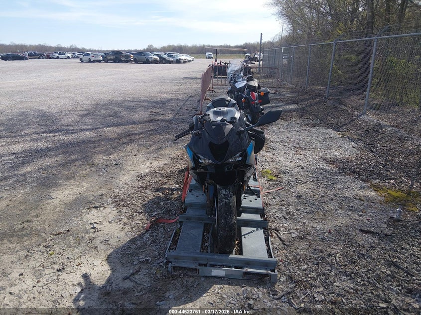 2025 Kawasaki Zx VIN JKBZXJK19SA010253 IAAI salvage auction — RIGHT SIDE, Salvage Title, sold $3,650 on 2026-07-21 (photo 5)