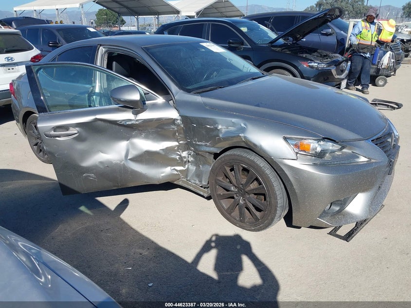2015 Lexus Is VIN JTHBF1D22F5068402 IAAI salvage auction — RIGHT SIDE, Salvage (California), sold $25 on 2026-07-29 (photo 1)