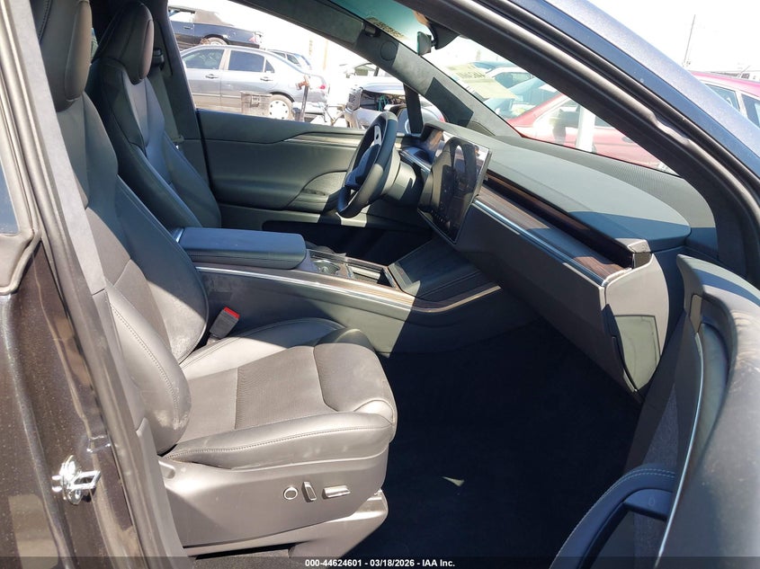 2025 Tesla Model x VIN 7SAXCBE59SF468273 IAAI salvage auction — RIGHT REAR, Salvage Title, sold $35,250 on 2026-07-29 (photo 5)