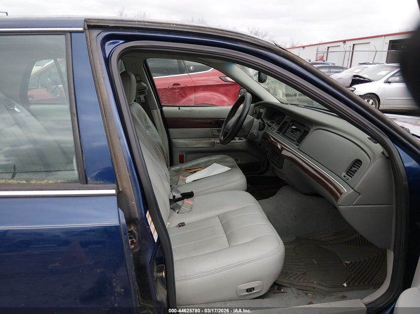 2004 Mercury Grand marquis VIN 2MEHM75W74X613039 IAAI salvage auction — NORMAL WEAR, Clear (Michigan), sold $525 on 2026-07-27 (photo 5)