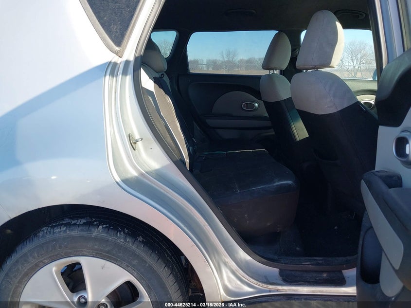2014 Kia Soul VIN KNDJN2A26E7704025 IAAI salvage auction — FRONT & REAR, Salvage (Texas), sold $525 on 2026-07-28 (photo 8)