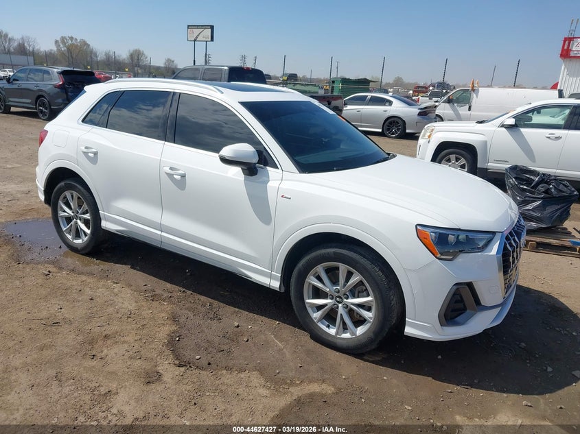 2022 Audi Q3 VIN WA1DECF31N1005189 IAAI salvage auction — LEFT SIDE, Salvage Title, sold $8,100 on 2026-07-29 (photo 1)