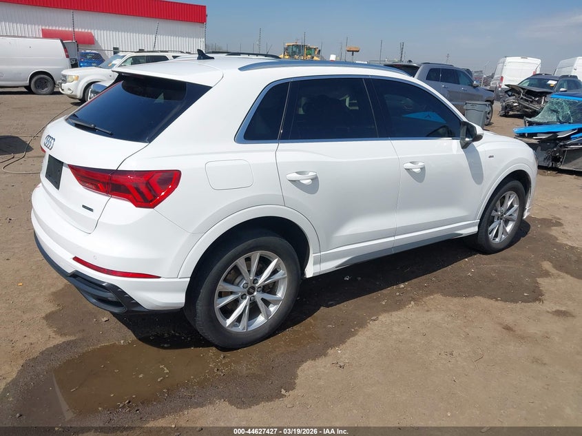 2022 Audi Q3 VIN WA1DECF31N1005189 IAAI salvage auction — LEFT SIDE, Salvage Title, sold $8,100 on 2026-07-29 (photo 4)
