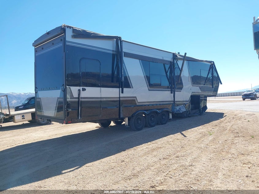 2025 VIN 7T0FG3839SB001966 IAAI salvage auction — SIDE, Salvage Title, sold $25,600 on 2026-07-15 (photo 2)