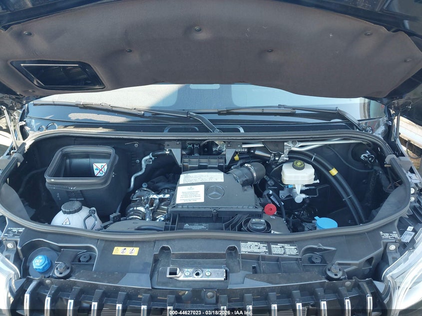 2025 Mercedes-benz Sprinter VIN W1X8ND3Y7ST223926 IAAI salvage auction — LEFT SIDE, Salvage Title, sold $61,450 on 2026-07-14 (photo 9)