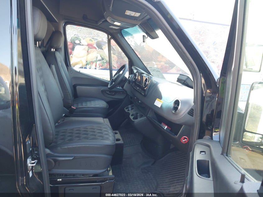 2025 Mercedes-benz Sprinter VIN W1X8ND3Y7ST223926 IAAI salvage auction — LEFT SIDE, Salvage Title, sold $61,450 on 2026-07-14 (photo 7)