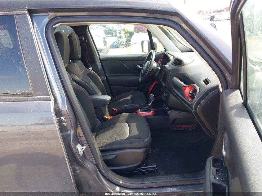 2022 Jeep Renegade VIN ZACNJDC12NPP01670 IAAI salvage auction — FRONT END, Salvage Title, sold $3,100 on 2026-07-14 (photo 5)
