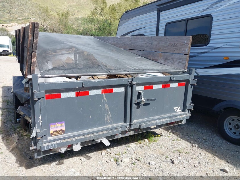2023 VIN 5RVDL142XPP120423 IAAI salvage auction — REAR END, Salvage Title, sold $1,250 on 2026-07-20 (photo 3)