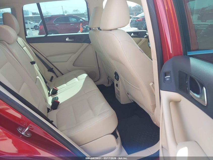 2016 Volkswagen Tiguan VIN WVGAV7AX4GW061140 IAAI salvage auction — FRONT END, Salvage (Missouri), sold $1,650 on 2026-07-14 (photo 8)