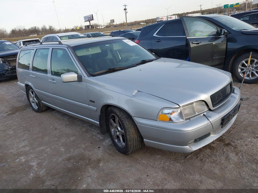 1998 Volvo V70 VIN YV1LW5241W2510146 — IAAI salvage auction photo