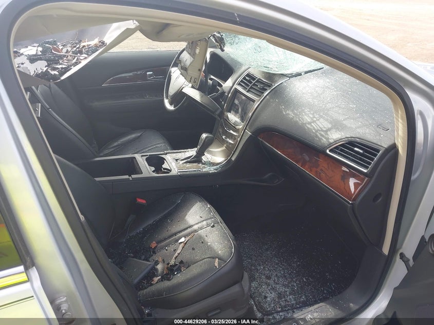 2011 Lincoln Mkx VIN 2LMDJ8JK7BBJ28217 IAAI salvage auction — ROOF, Clear (Montana), sold $950 on 2026-07-22 (photo 5)