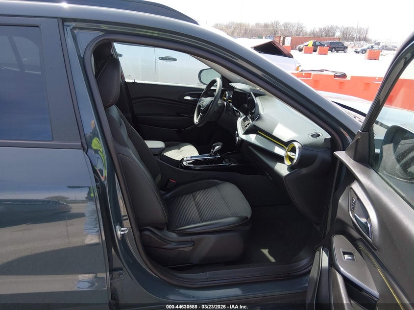 2025 Chevrolet Trax VIN KL77LHEP2SC245276 IAAI salvage auction — LEFT FRONT, Salvage Title, sold $4,950 on 2026-07-26 (photo 5)