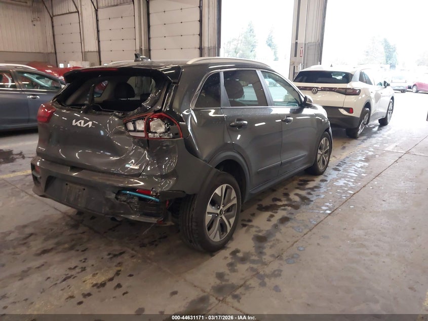 2022 Kia Niro VIN KNDCC3LG5N5115976 IAAI salvage auction — FRONT & REAR, Salvage (Oregon), sold $4,075 on 2026-07-09 (photo 4)