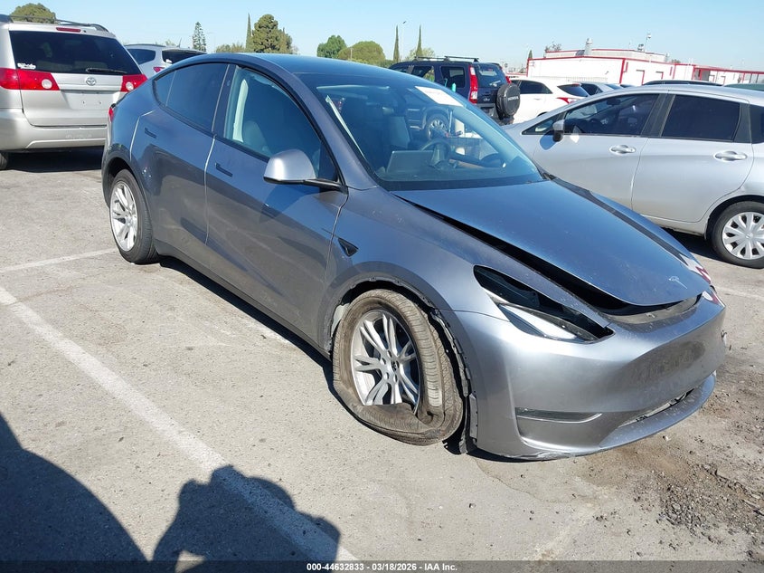 2024 Tesla Model y VIN 7SAYGDEE3RA291117 IAAI salvage auction — LEFT & RIGHT, Salvage Title, sold $7,800 on 2026-07-18 (photo 1)