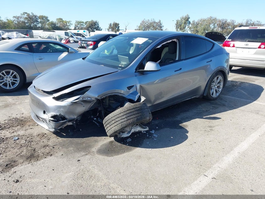 2024 Tesla Model y VIN 7SAYGDEE3RA291117 IAAI salvage auction — LEFT & RIGHT, Salvage Title, sold $7,800 on 2026-07-18 (photo 2)