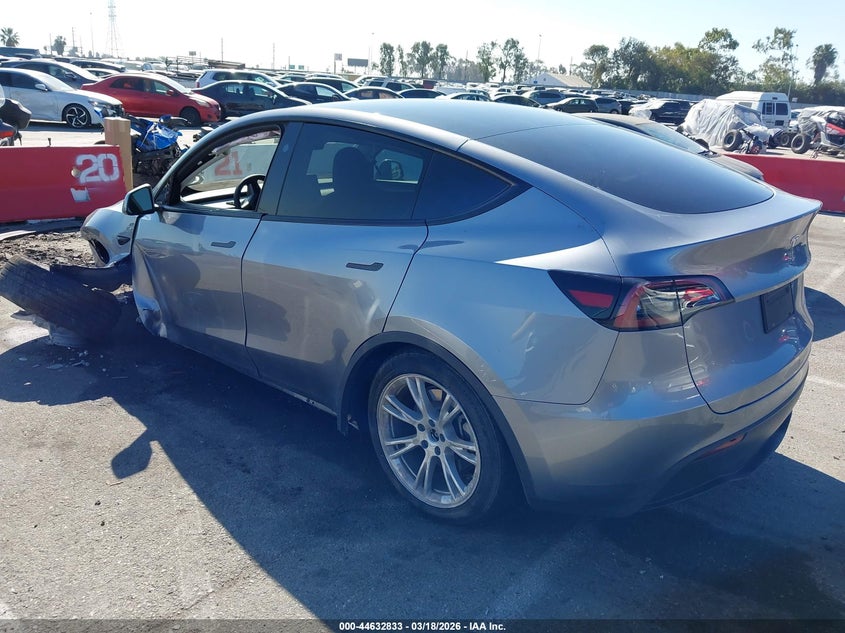 2024 Tesla Model y VIN 7SAYGDEE3RA291117 IAAI salvage auction — LEFT & RIGHT, Salvage Title, sold $7,800 on 2026-07-18 (photo 3)