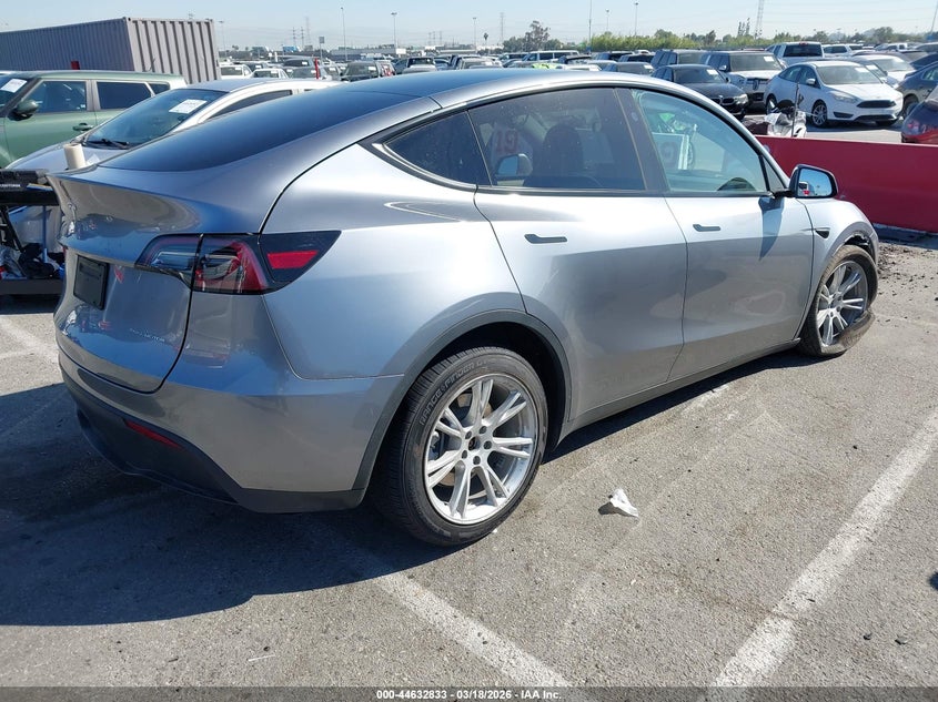 2024 Tesla Model y VIN 7SAYGDEE3RA291117 IAAI salvage auction — LEFT & RIGHT, Salvage Title, sold $7,800 on 2026-07-18 (photo 4)