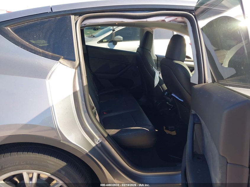 2024 Tesla Model y VIN 7SAYGDEE3RA291117 IAAI salvage auction — LEFT & RIGHT, Salvage Title, sold $7,800 on 2026-07-18 (photo 8)