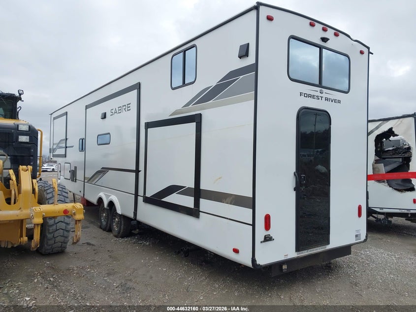 2026 Forest river Sabre VIN 5ZT3SR1B8T6117174 IAAI salvage auction — WATER/FLOOD, Junk (Missouri), sold $2,050 on 2026-07-29 (photo 3)
