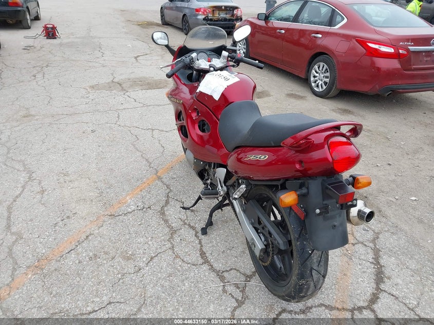 2000 Suzuki Gsx750 VIN JS1GR7GA2Y2100820 IAAI salvage auction — FRONT END, Clear (Kansas), sold $25 on 2026-07-22 (photo 3)