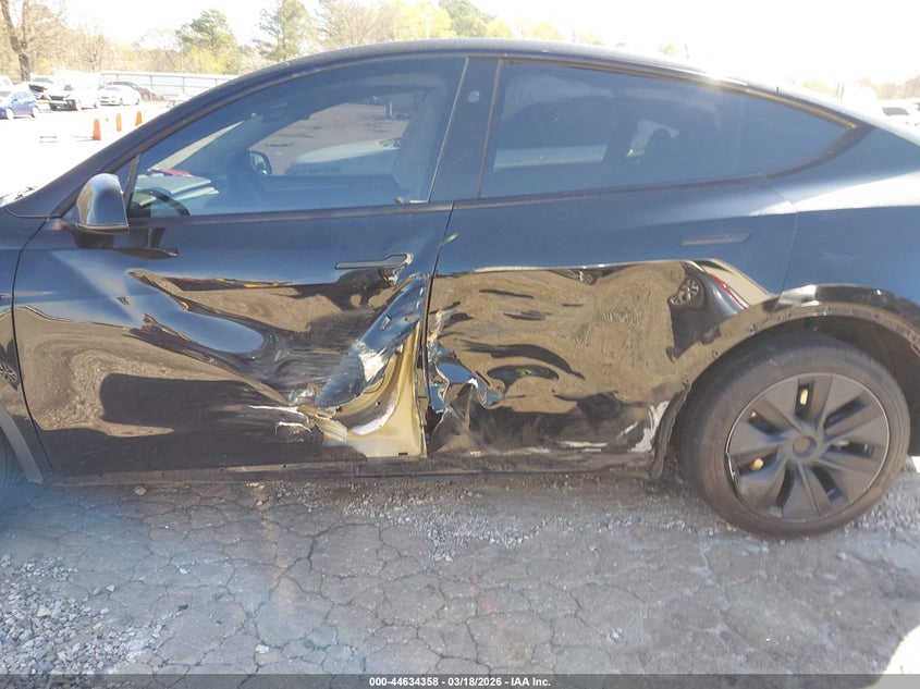 2024 Tesla Model y VIN 7SAYGDEE1RA325913 IAAI salvage auction — LEFT SIDE, Salvage Title, sold $14,000 on 2026-07-23 (photo 6)